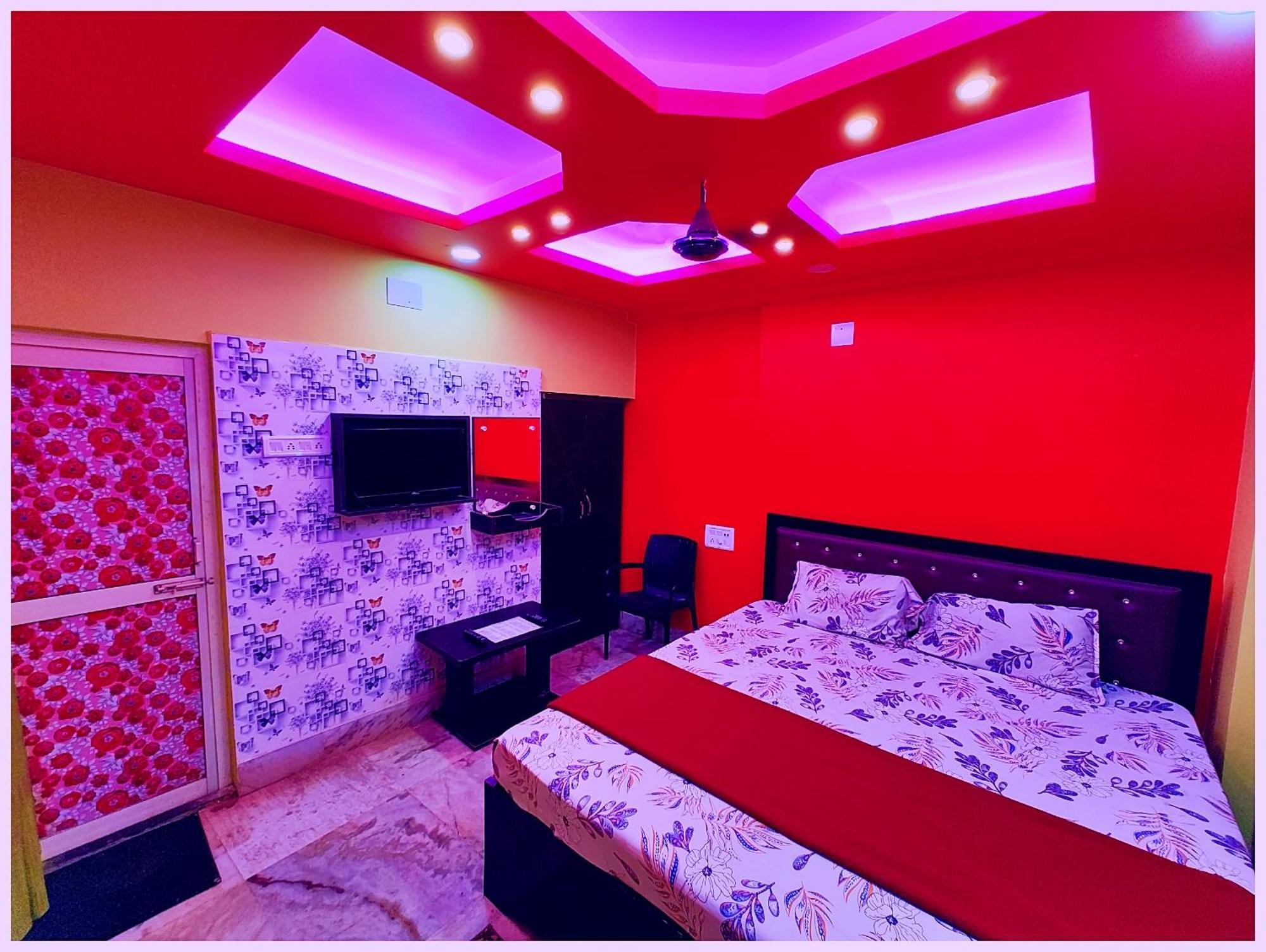 A S H O K R O Y A L Walking Distance From-sea-beach-and- Near Temple Fully-air-conditioned-hotel With-wifi-parking-facility Hotel Puri